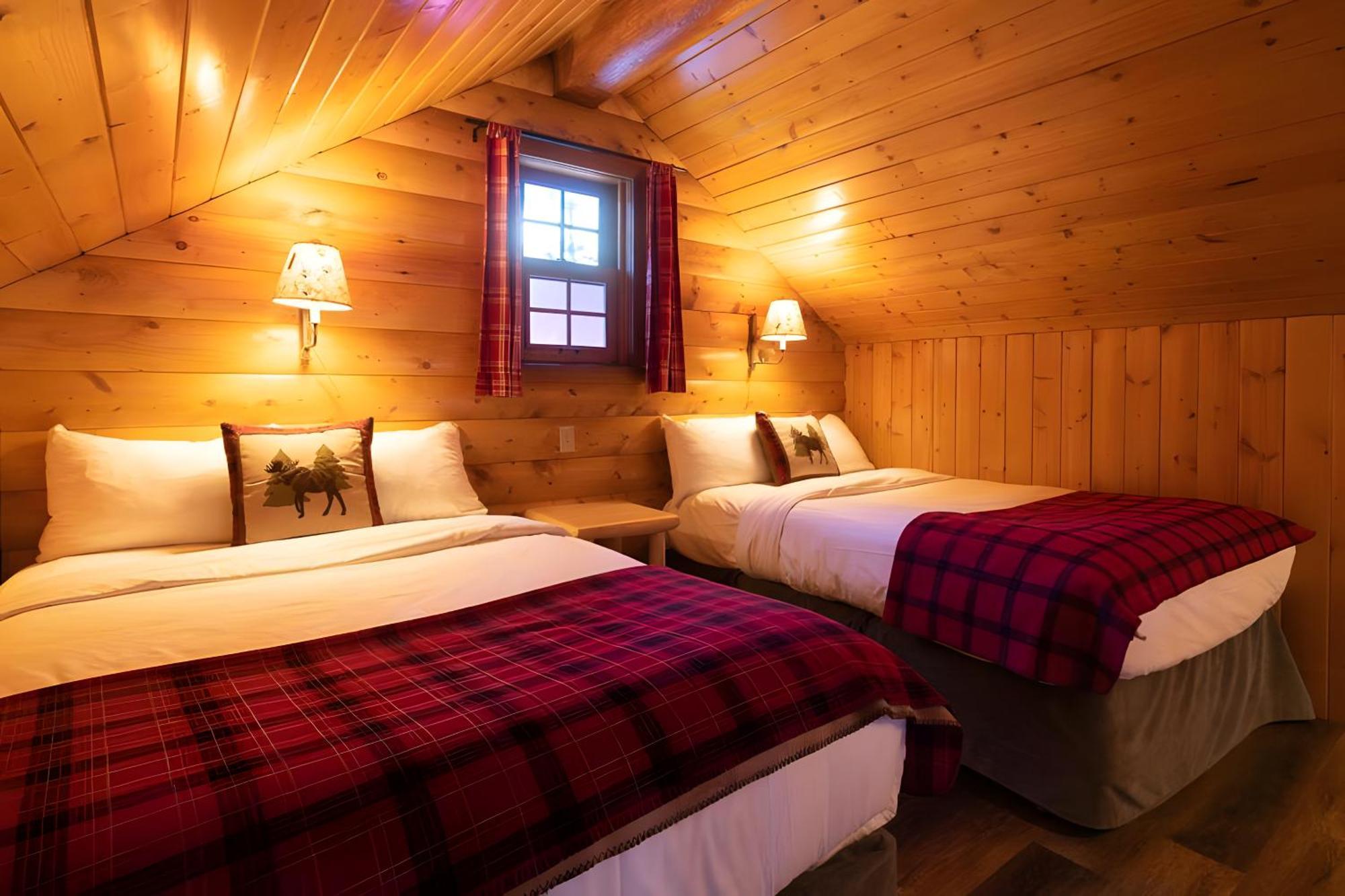Baker Creek By Basecamp Hotell Lake Louise Exteriör bild