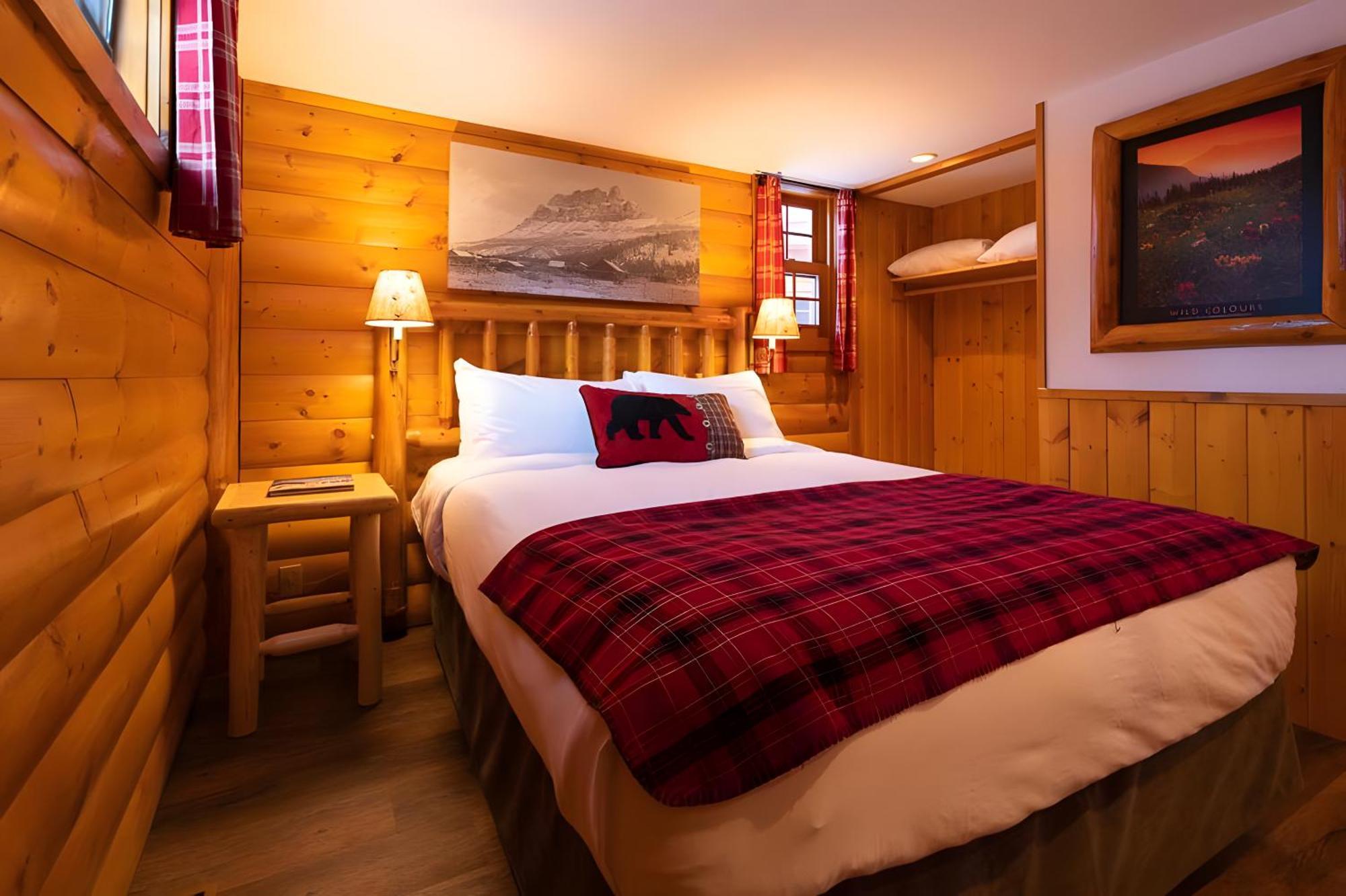 Baker Creek By Basecamp Hotell Lake Louise Exteriör bild