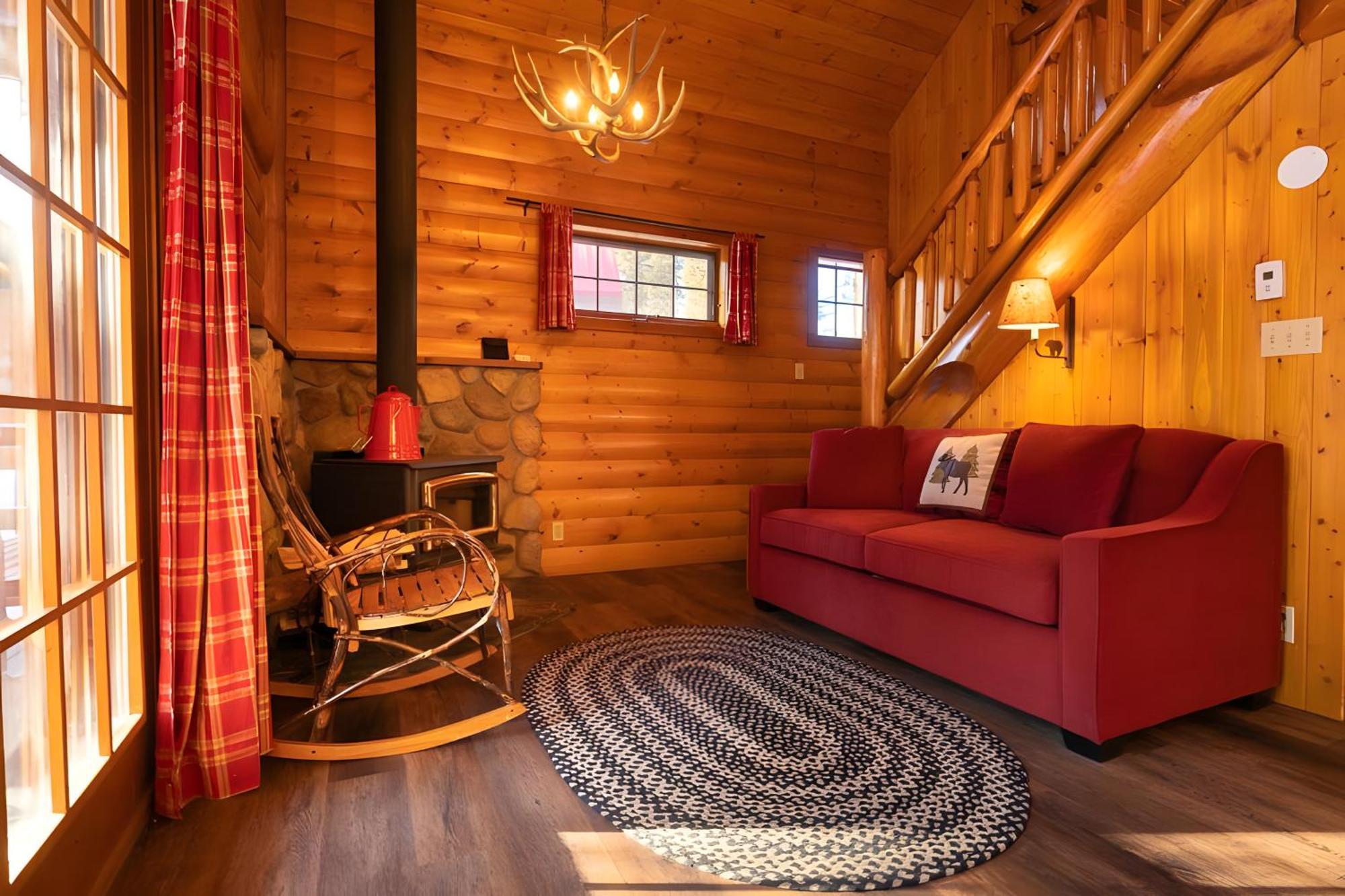 Baker Creek By Basecamp Hotell Lake Louise Exteriör bild