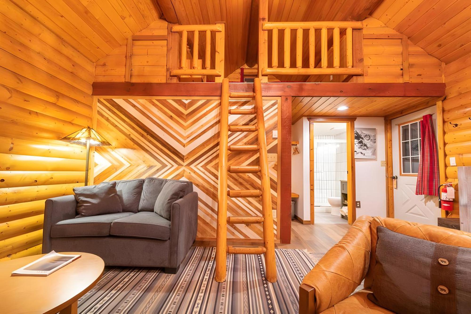 Baker Creek By Basecamp Hotell Lake Louise Exteriör bild