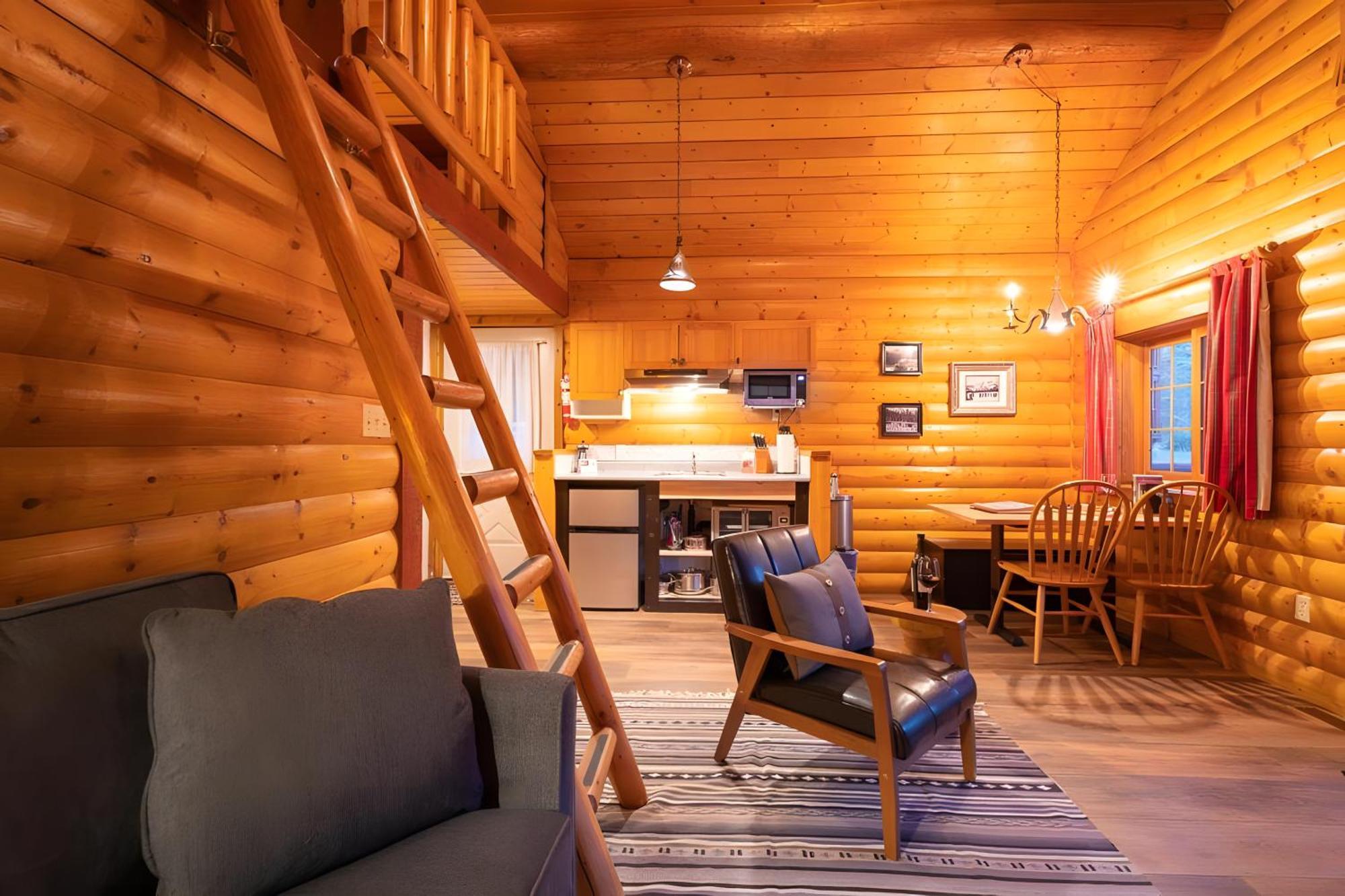 Baker Creek By Basecamp Hotell Lake Louise Exteriör bild