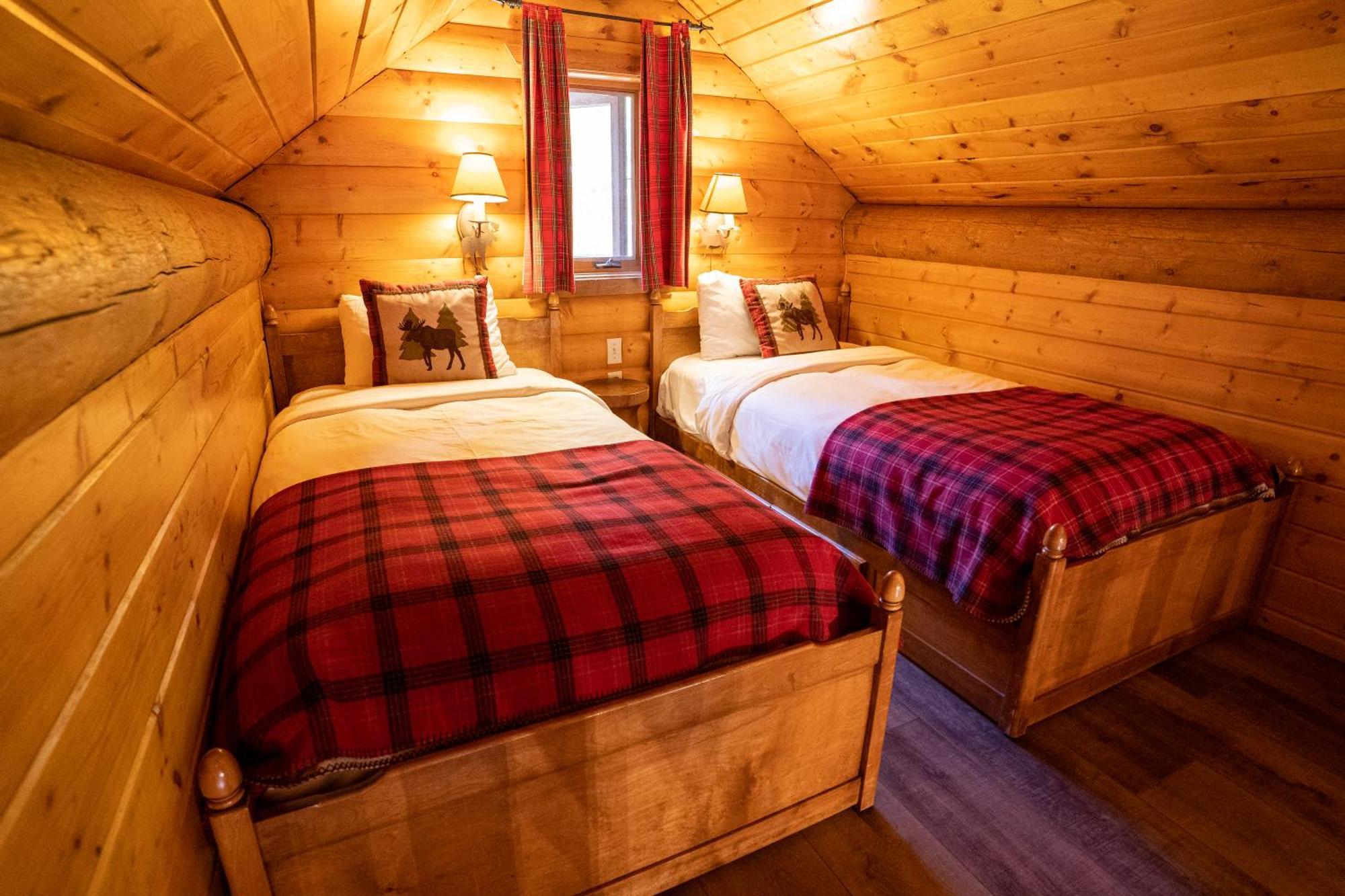 Baker Creek By Basecamp Hotell Lake Louise Rum bild