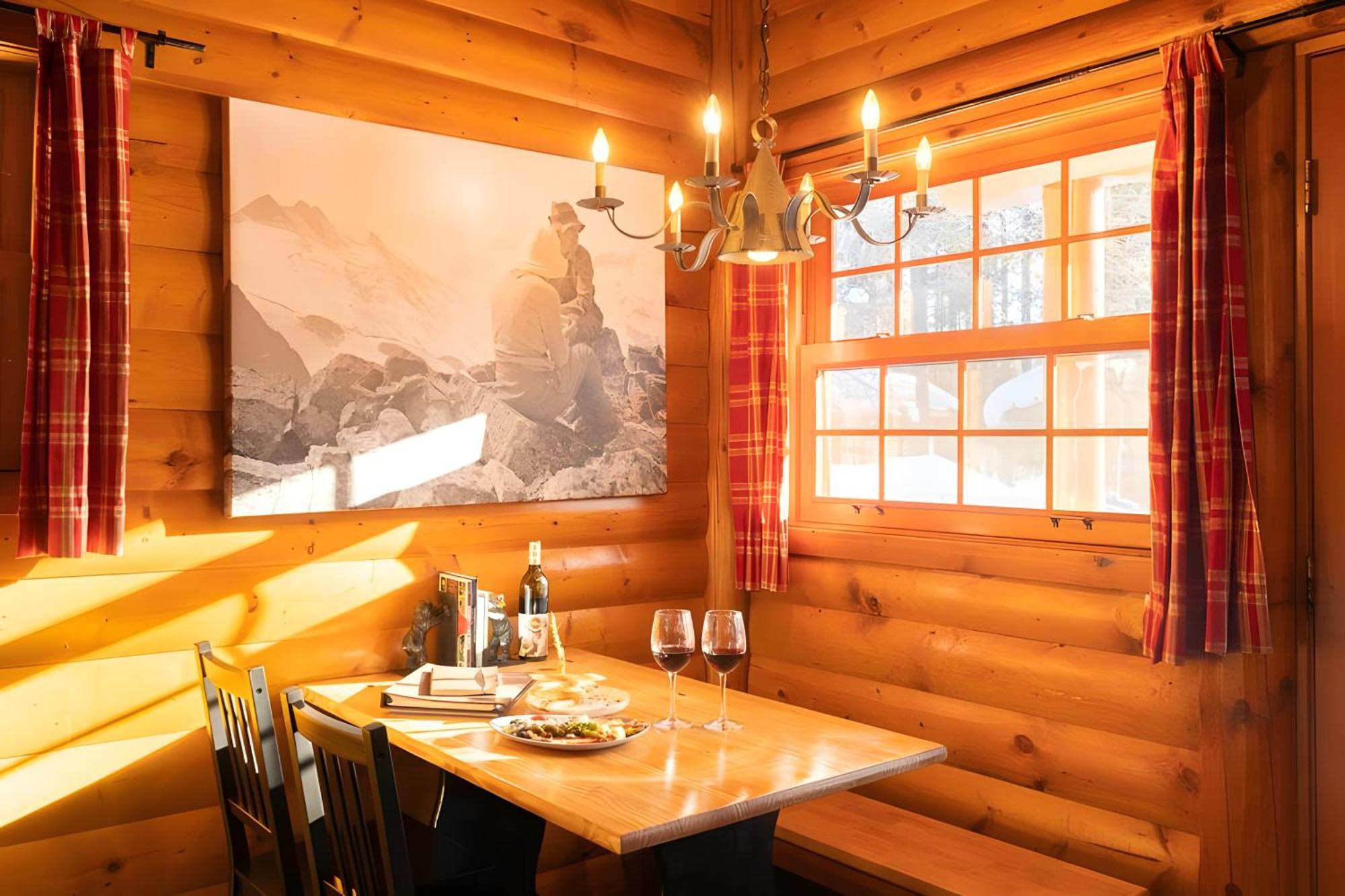 Baker Creek By Basecamp Hotell Lake Louise Exteriör bild