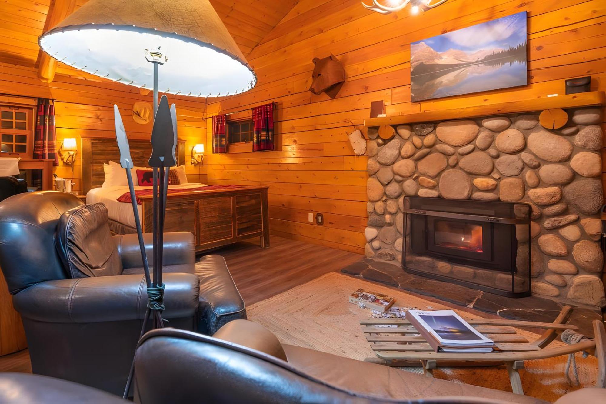 Baker Creek By Basecamp Hotell Lake Louise Exteriör bild
