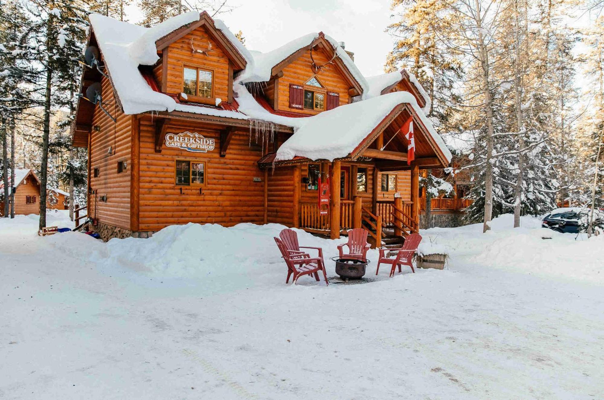 Baker Creek By Basecamp Hotell Lake Louise Exteriör bild
