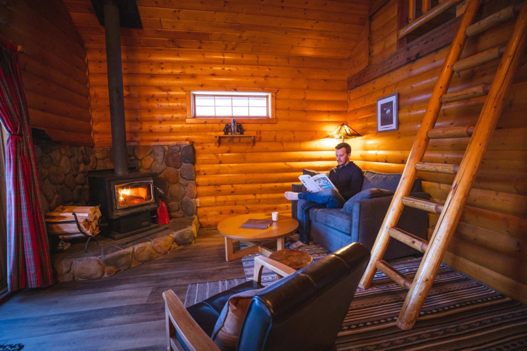 Baker Creek By Basecamp Hotell Lake Louise Exteriör bild