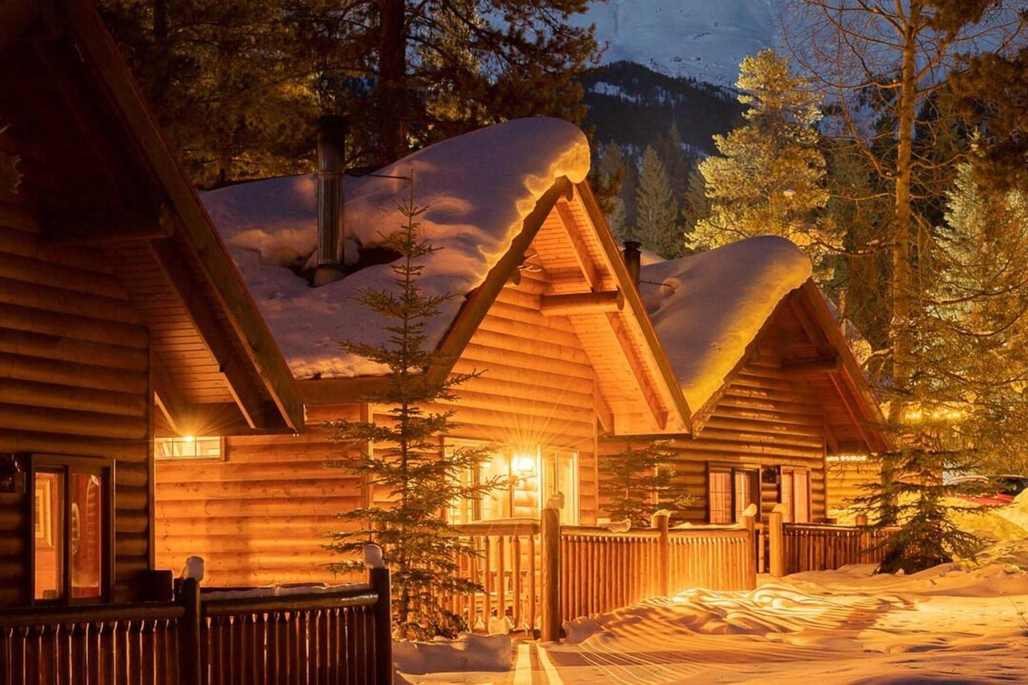 Baker Creek By Basecamp Hotell Lake Louise Exteriör bild