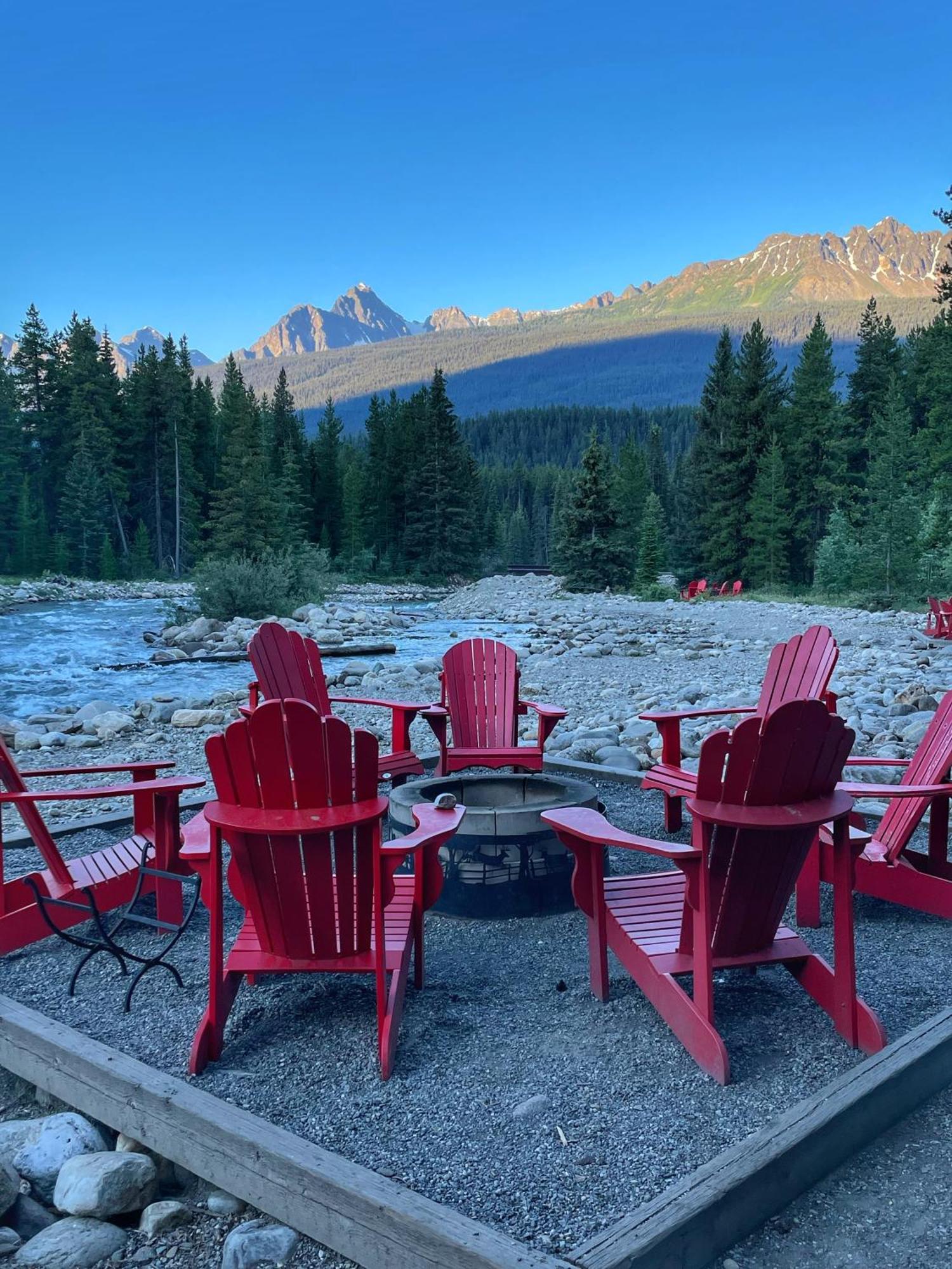 Baker Creek By Basecamp Hotell Lake Louise Exteriör bild