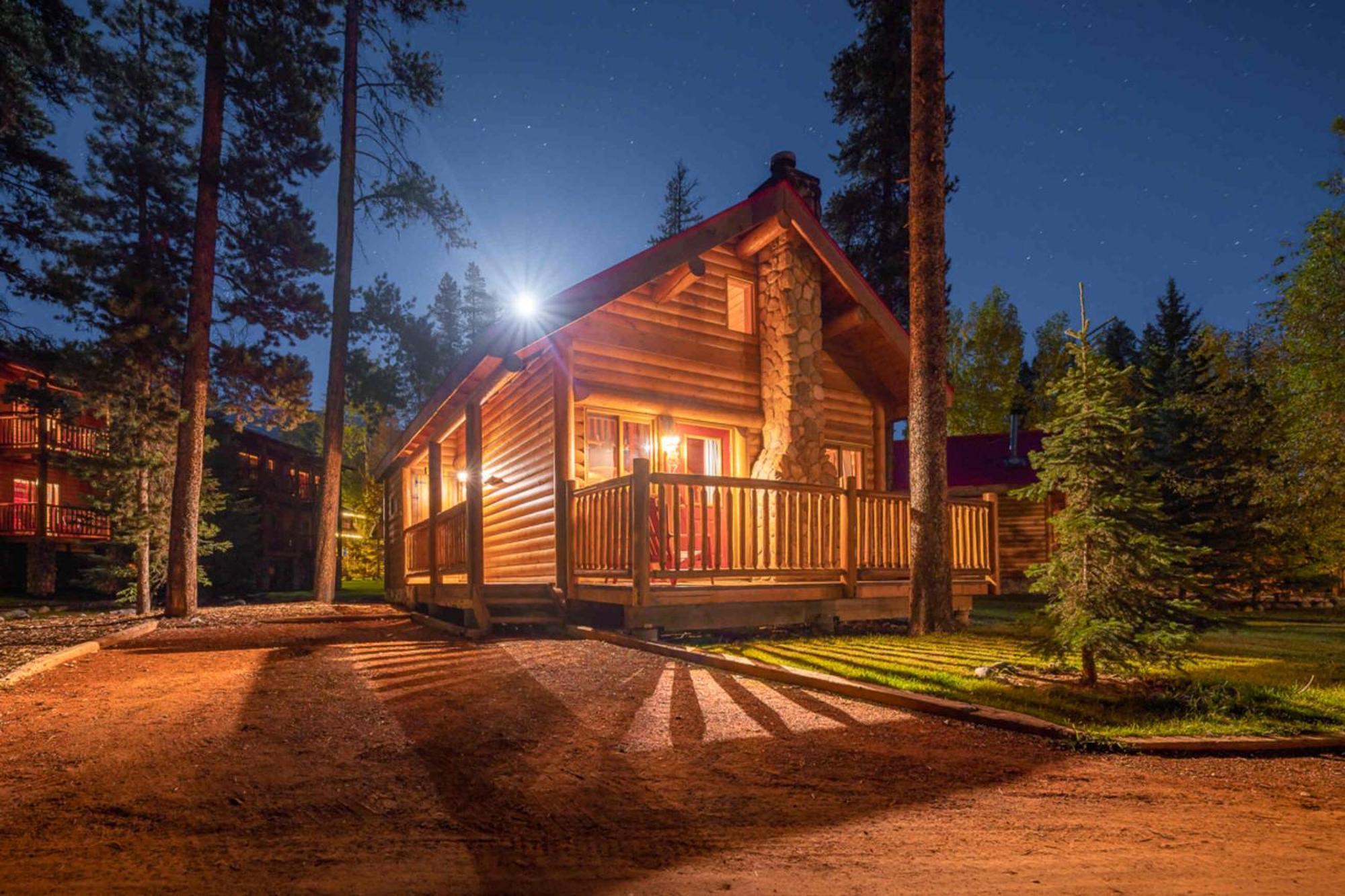 Baker Creek By Basecamp Hotell Lake Louise Exteriör bild