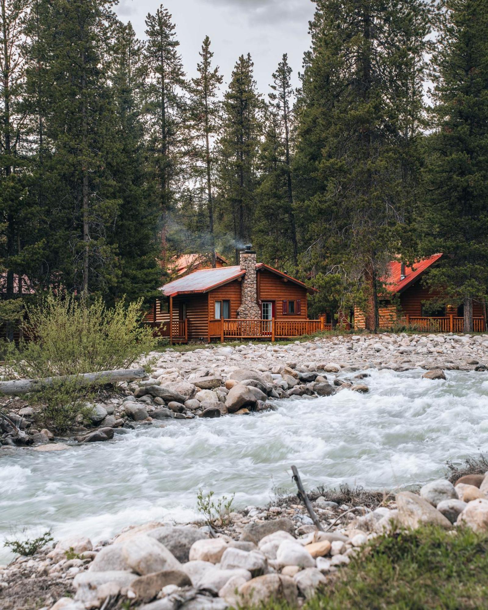 Baker Creek By Basecamp Hotell Lake Louise Exteriör bild