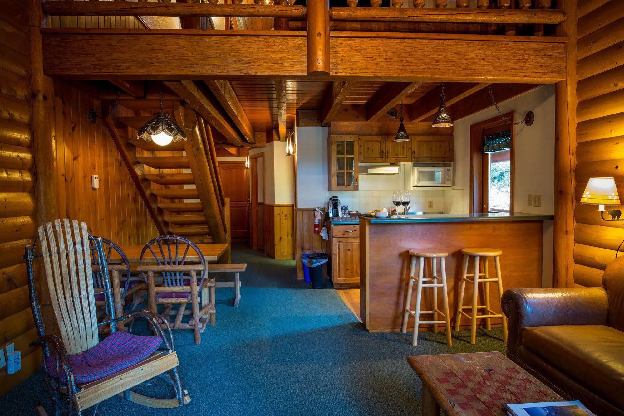 Baker Creek By Basecamp Hotell Lake Louise Exteriör bild