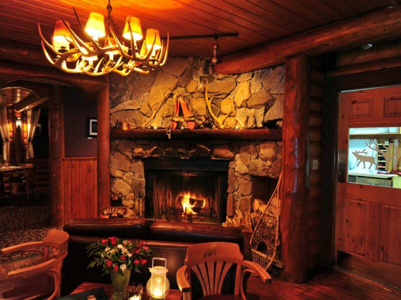 Baker Creek By Basecamp Hotell Lake Louise Exteriör bild